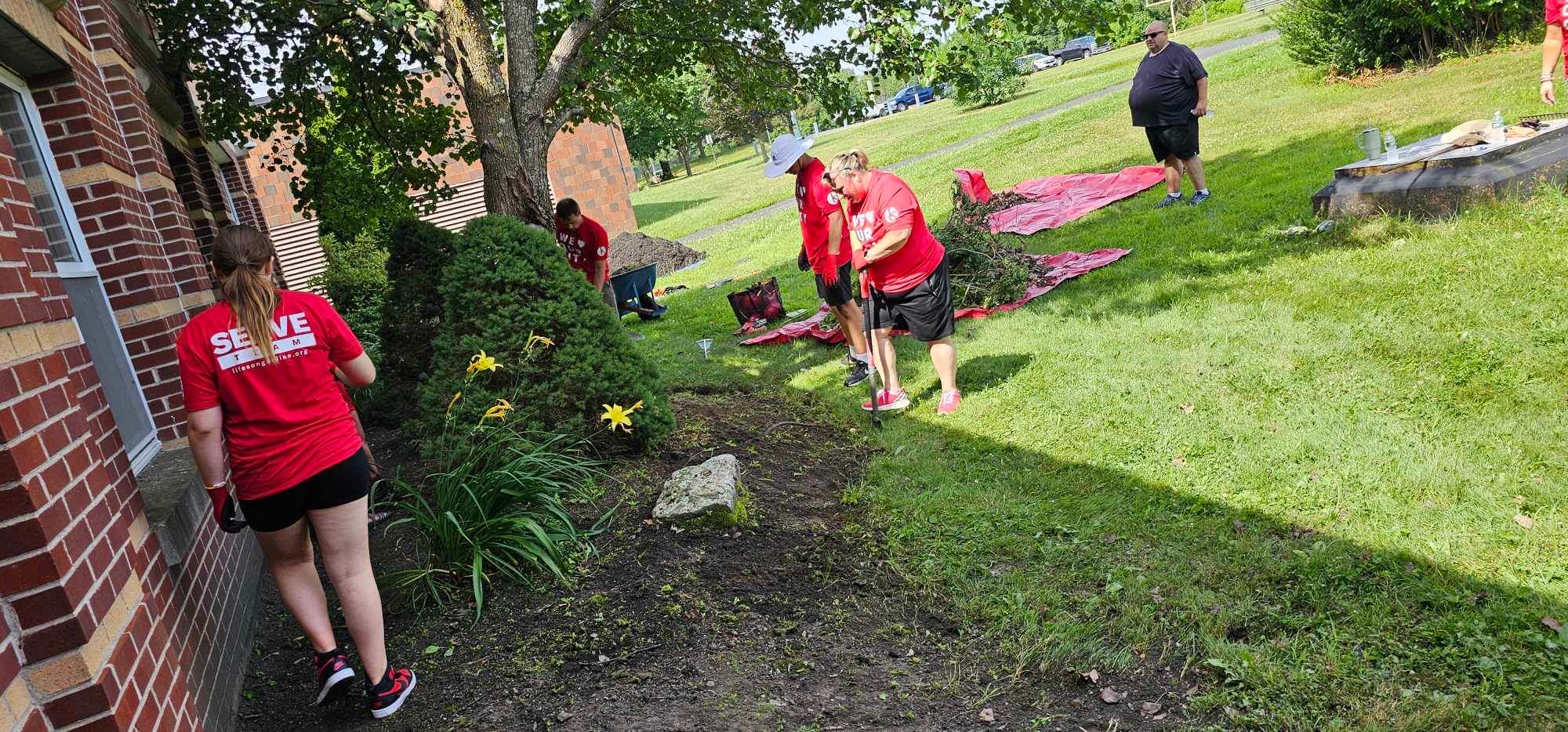 Lifesong Church Helps With SPS Landscaping