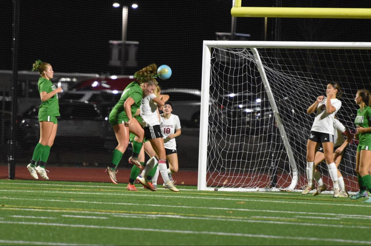 Suzies are on the attack and Abby Jankins look to score on a header.