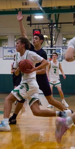 Chase Gara drives past the defender on his way to the basket during recent action.