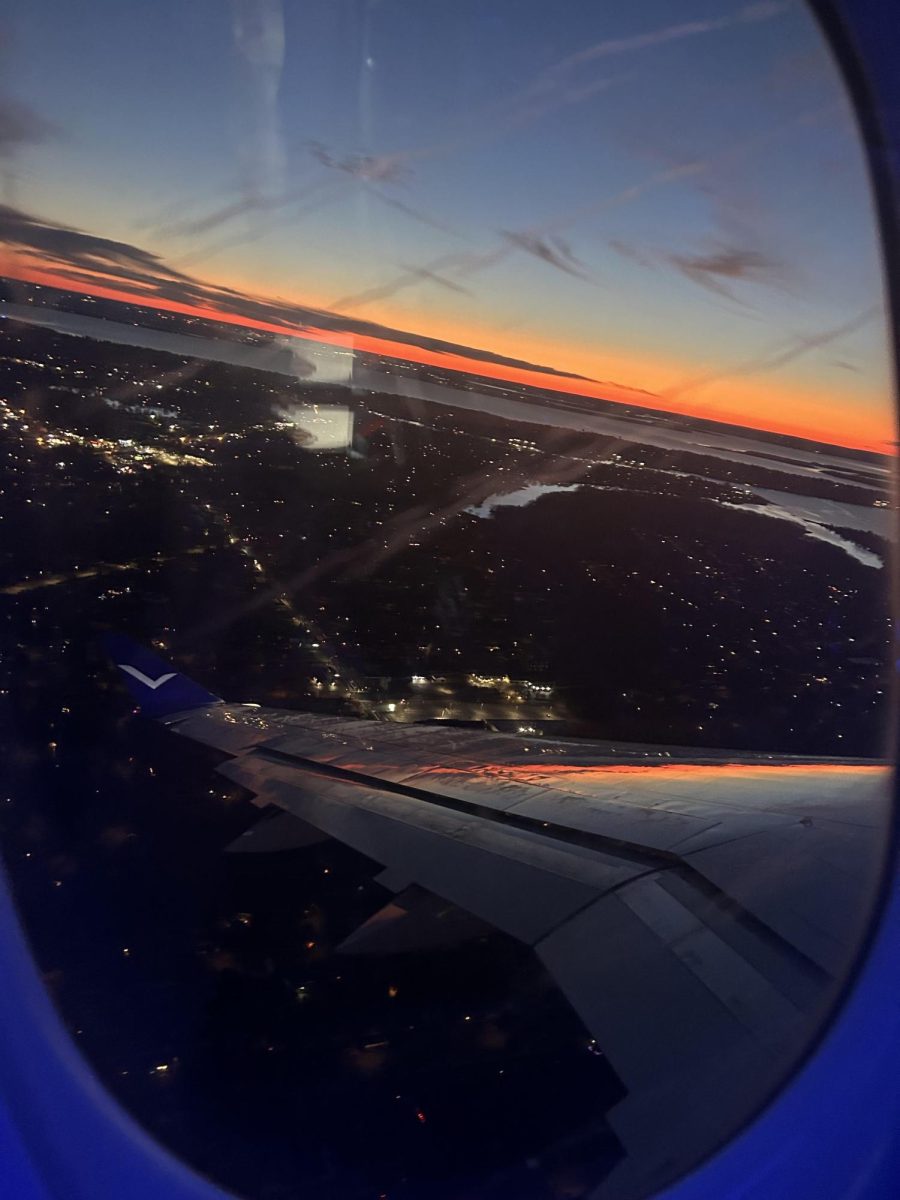 Picture of a plane taking off. 