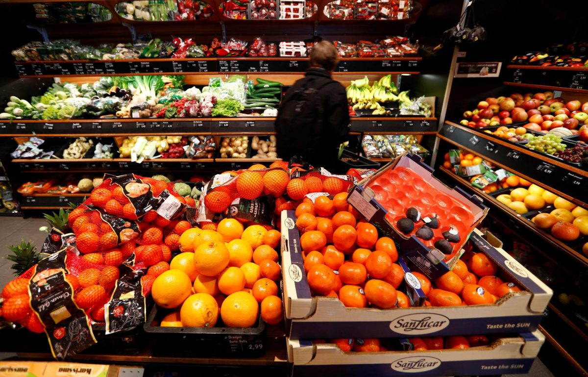 Full shelves with fruits are pictured in a supermarket in Berlin, Germany, March 17, 2020.   REUTERS/Fabrizio Bensch